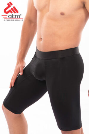 Hombre con boxer de talle medio, en lycra